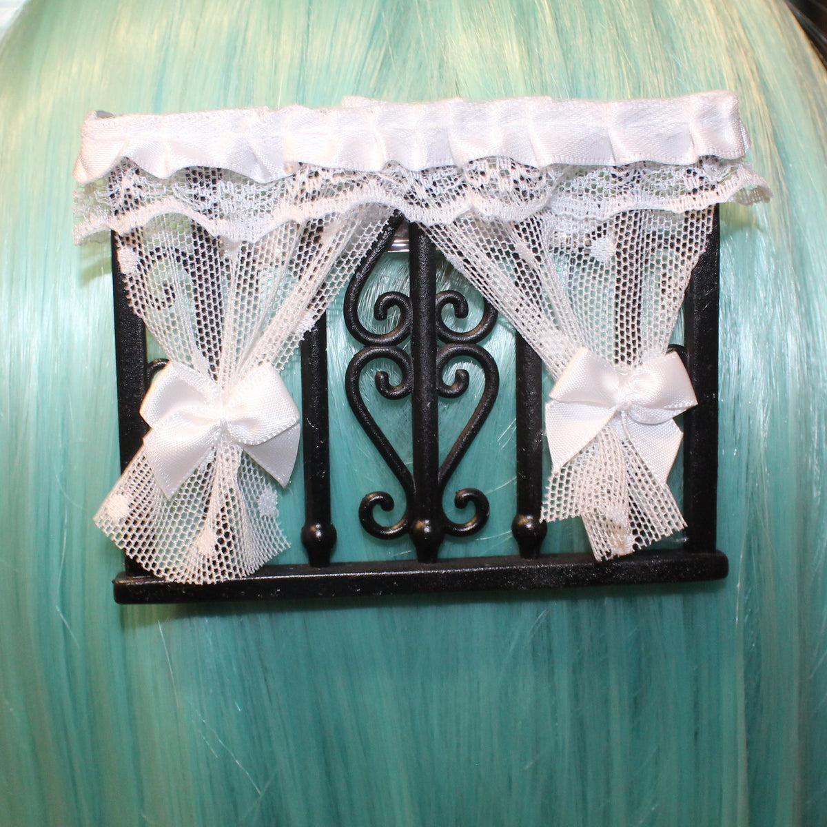 Window Hair Clip