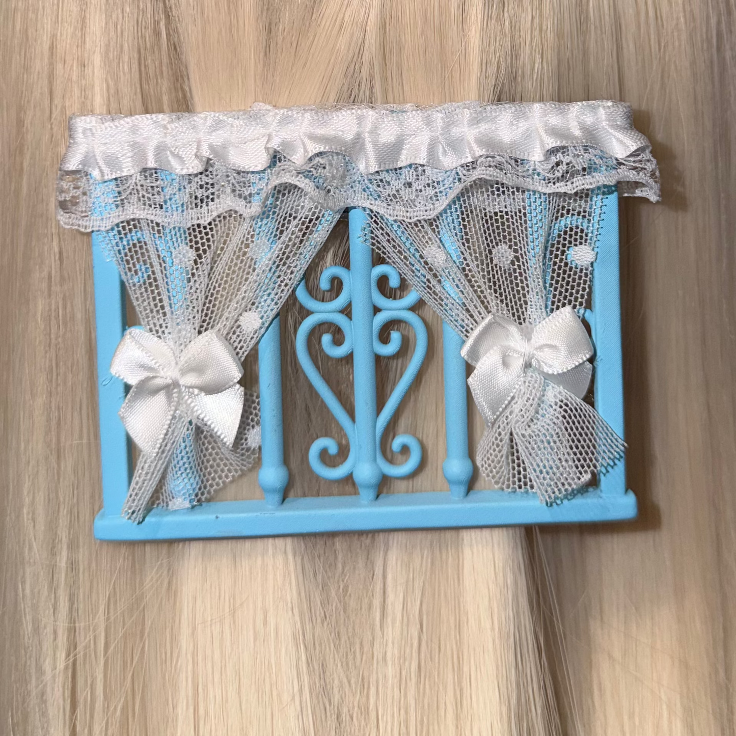 Window Hair Clip
