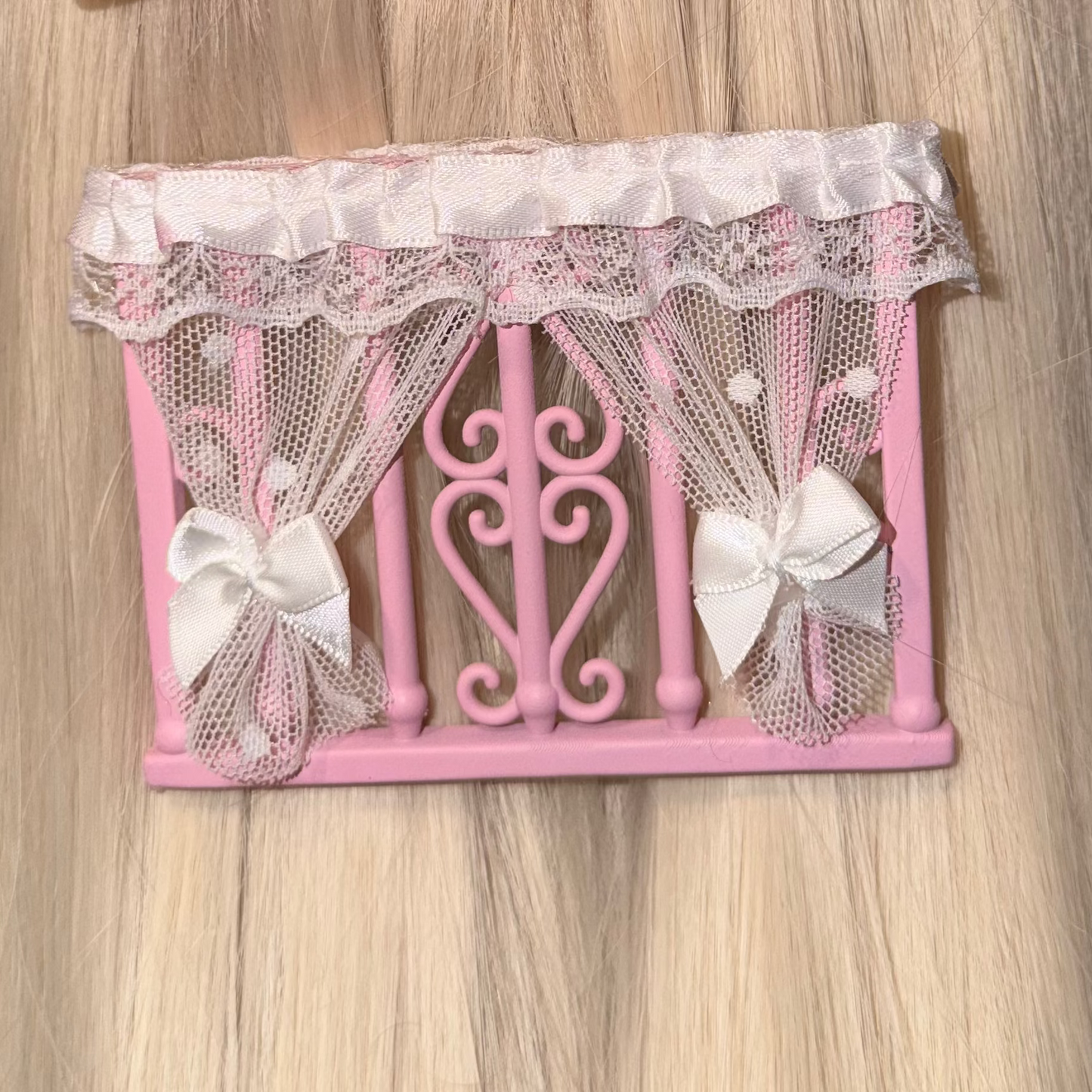 Window Hair Clip